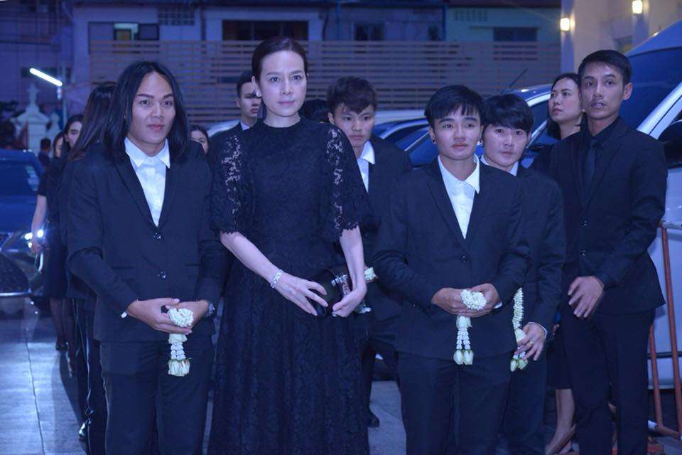 ฟุตบอลหญิง เคารพศพ วิชัย ศรีวัฒนประภา