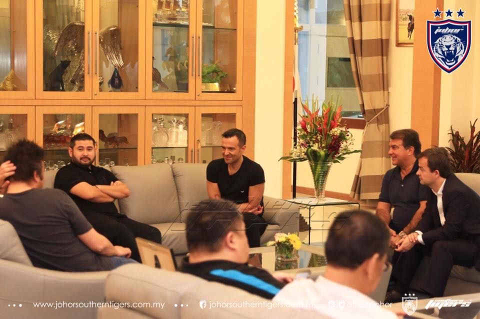 Tunku Ismail Sultan Ibrahim, Jorge Mendes, Joan Laporta