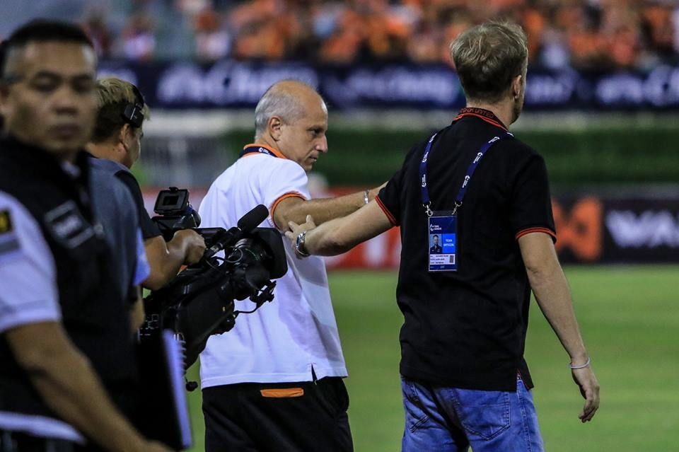 อเล็กซานเดร กามา - มาโน โพลกิ้ง