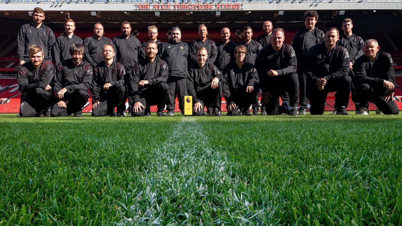 Man Utd grounds team