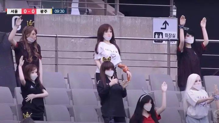FC Seoul put these mannequin supporters in stands