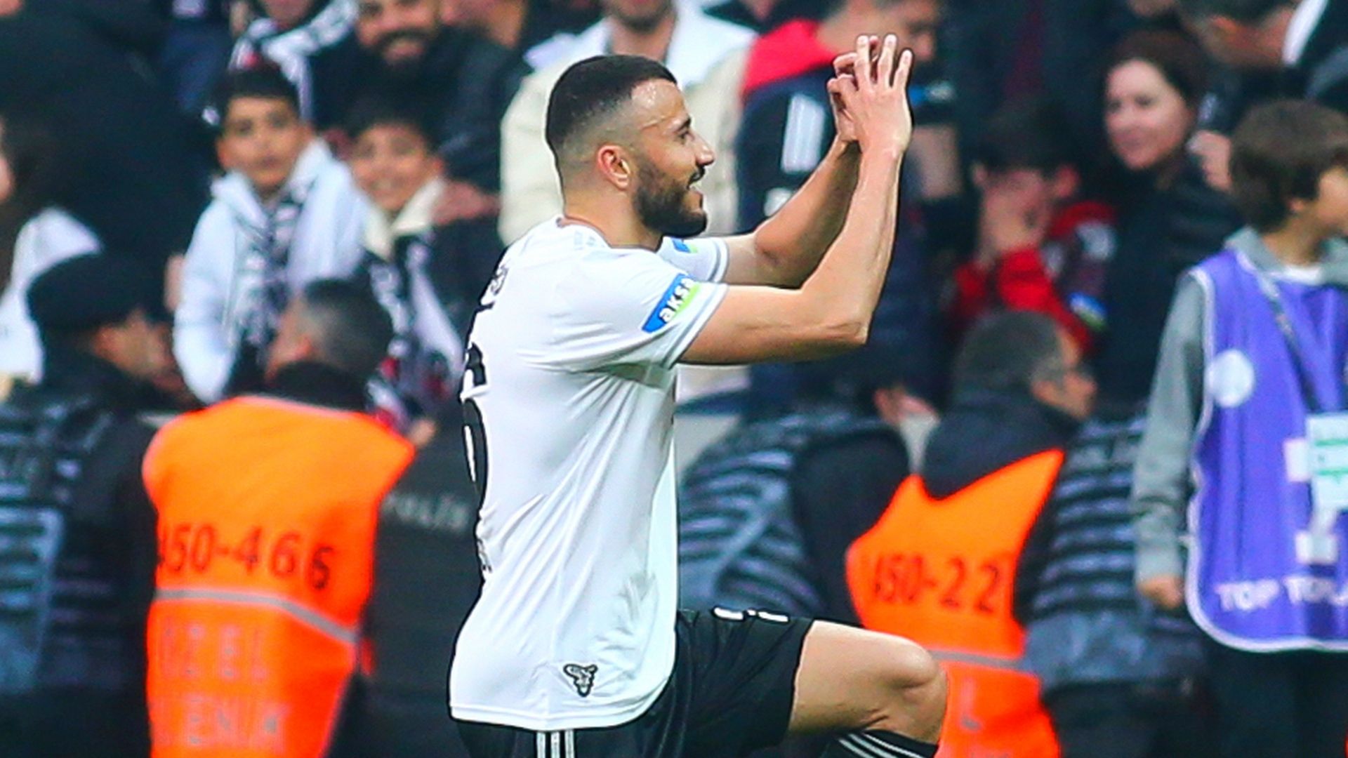 Romain Saiss Besiktas