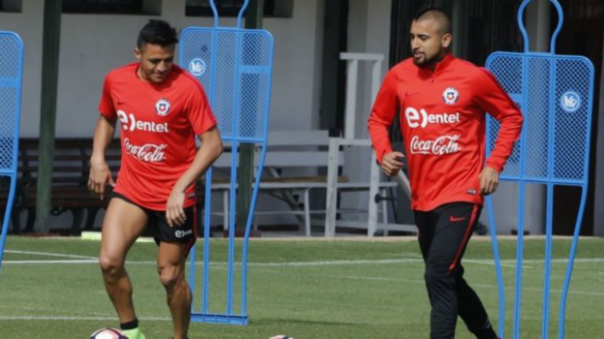 Alexis Sánchez y Arturo Vidal. Práctica Chile. 25032017