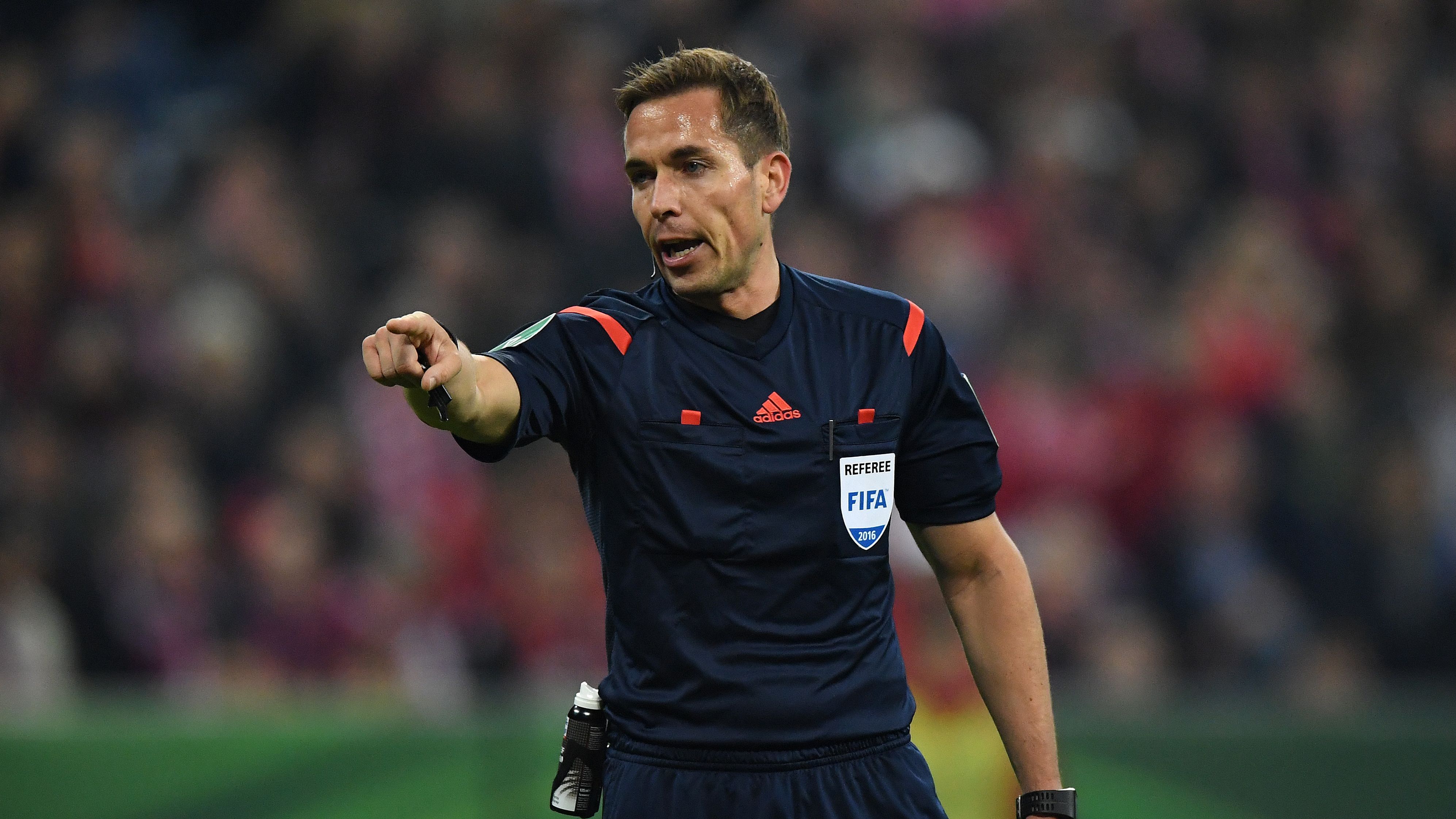 Referee Tobias Stieler