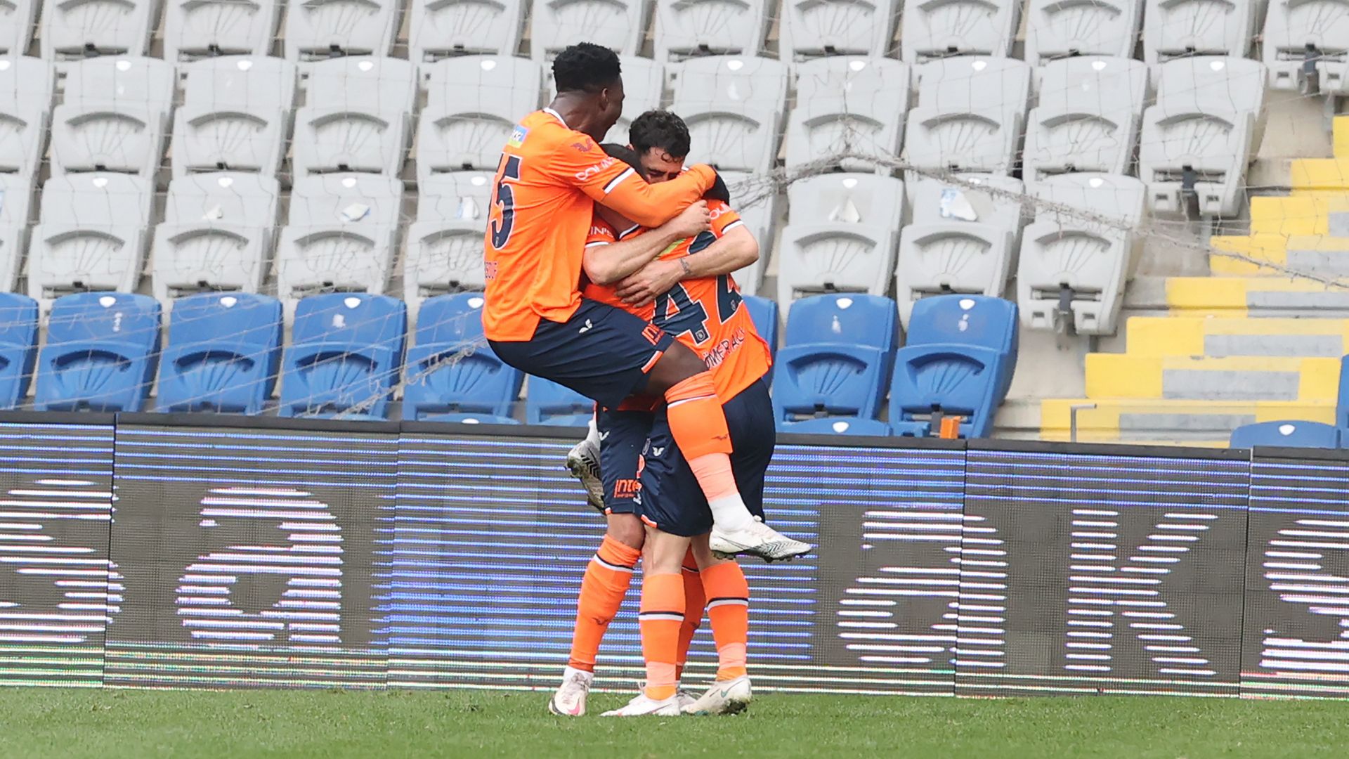 Basaksehir goal celebration 04042021