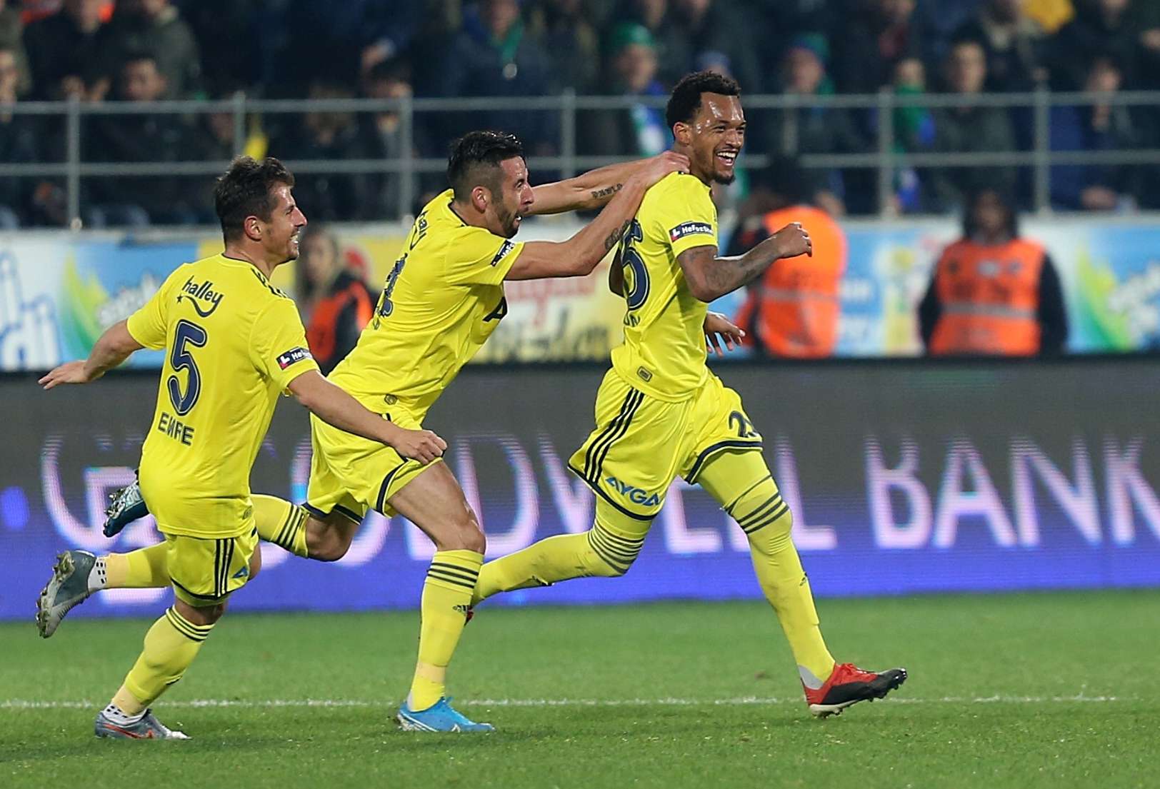 Emre Belozoglu, Mauricio Isla, Jailson goal celebration Fenerbahce v Rizespor 12292019