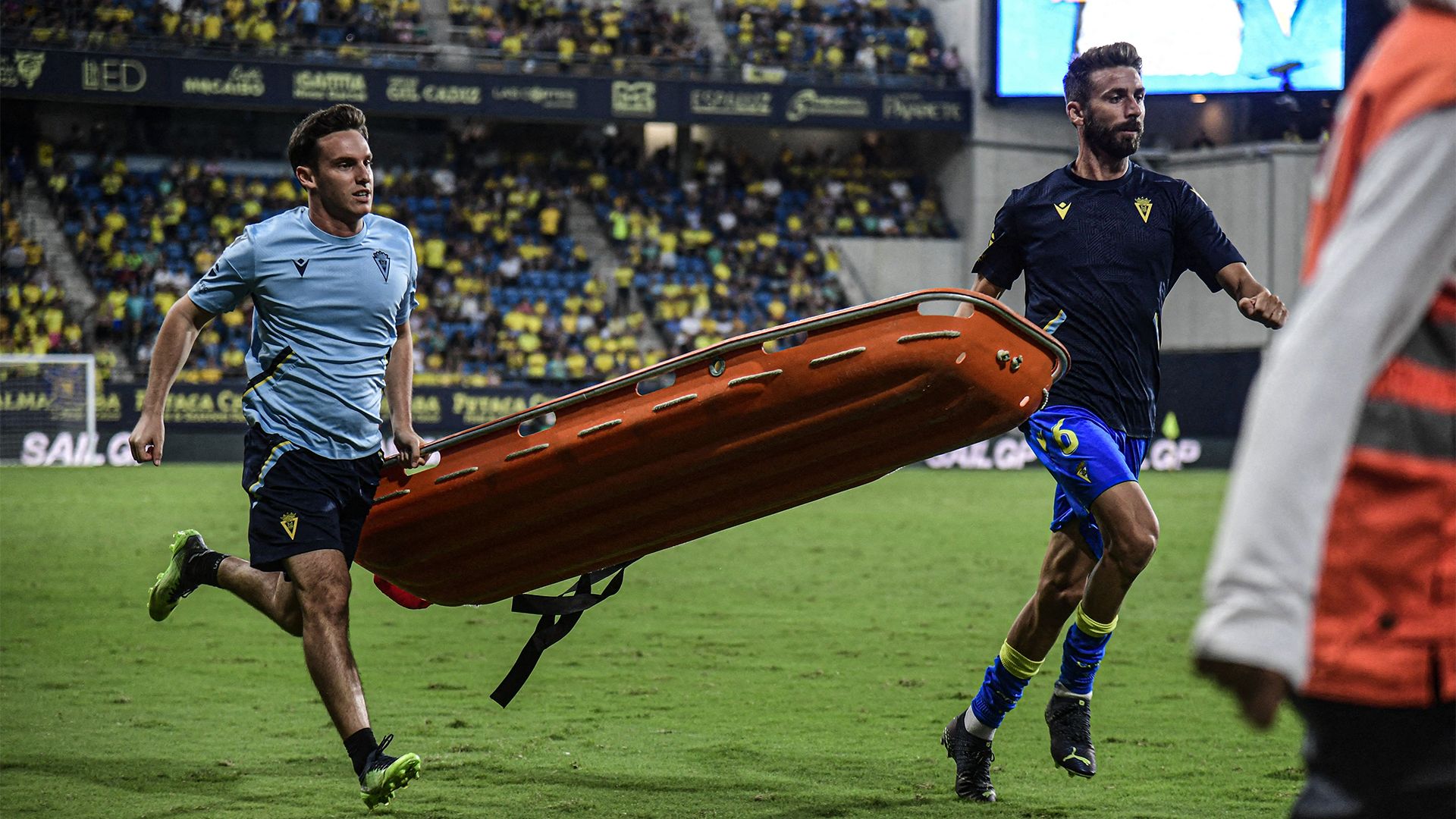 Jose Mari Cadiz Barcelona stretcher 2022-23