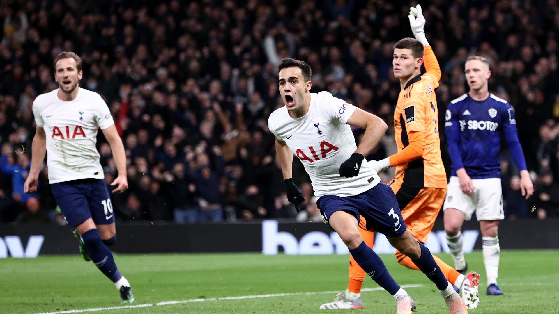 Sergio Reguilon Tottenham Leeds 2021-22