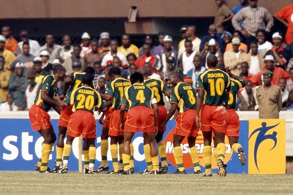 احتفال لاعبي الكاميرون بهدفهم في نيجيريا عام 2000