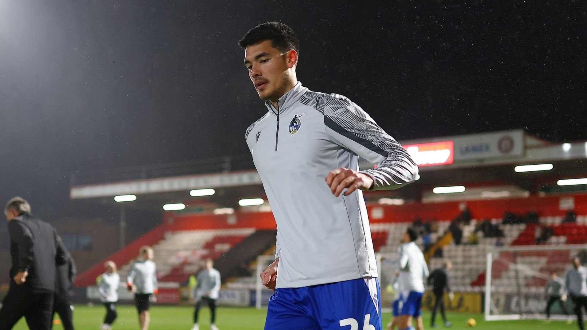 Elkan Baggott Pemanasan