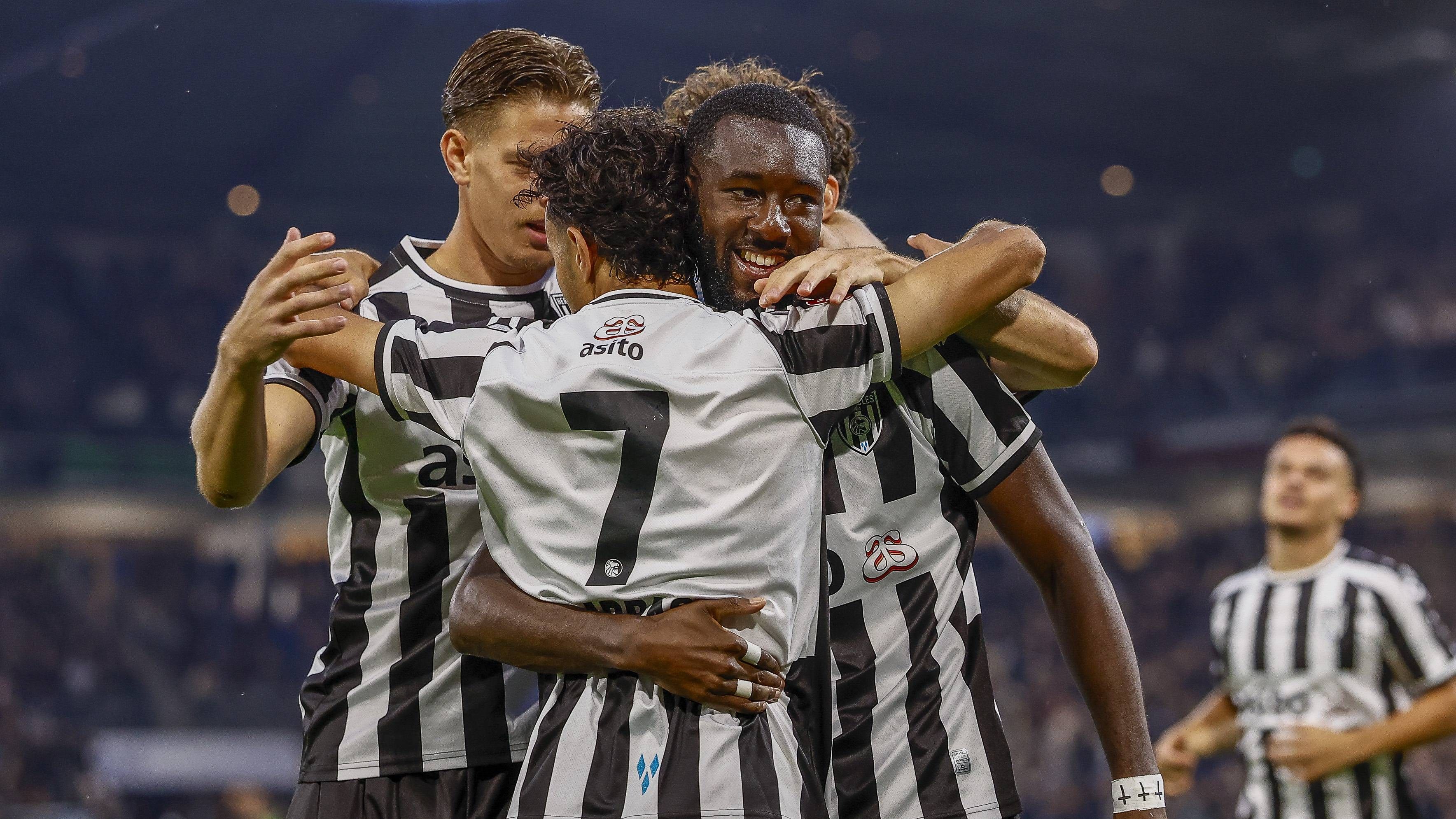 Fenômeno da Eerste Divisie, N'Djoli também faz o De Graafschap sofrer com um hat-trick