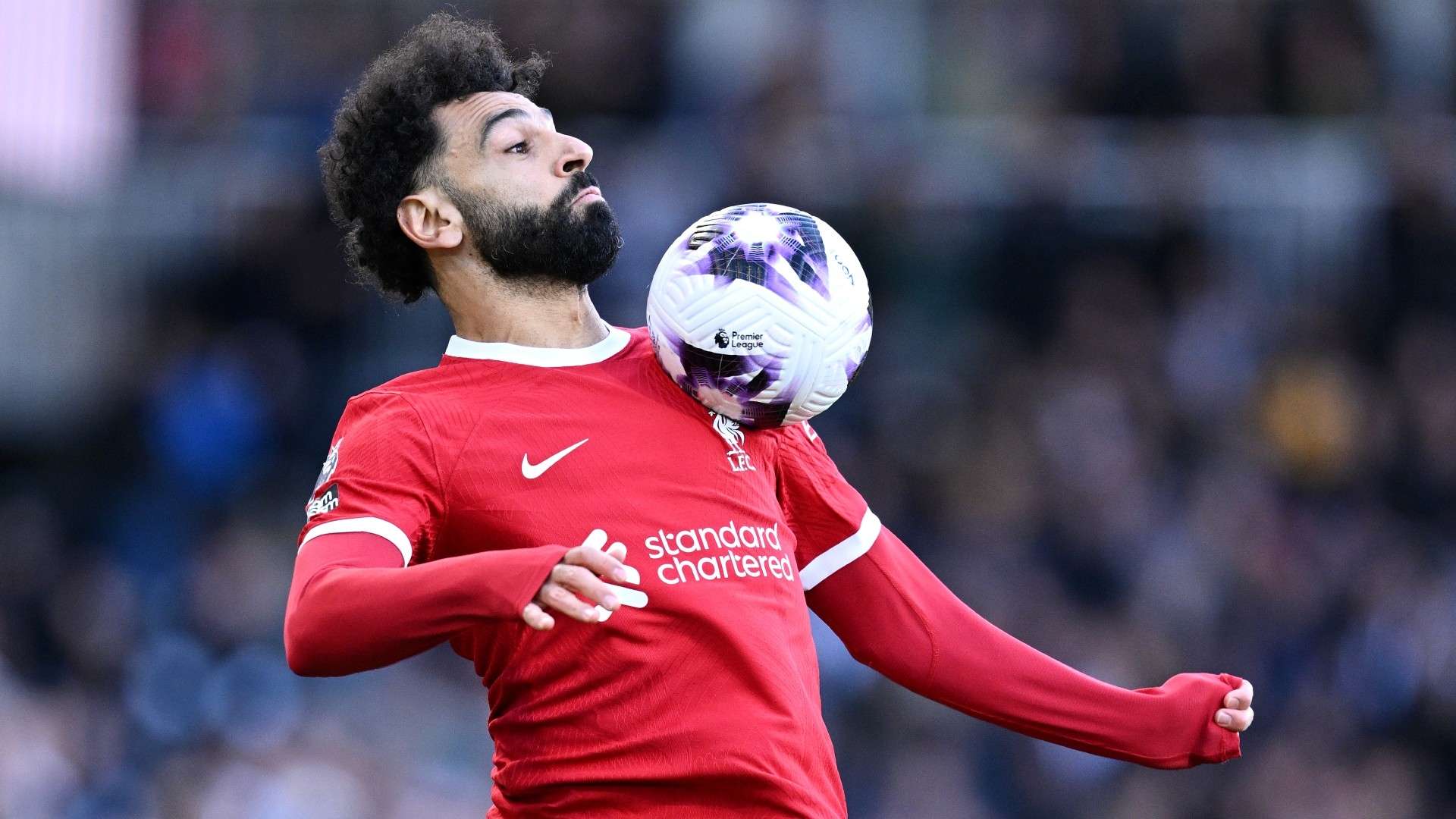 Mohamed Salah of Liverpool controls the ball