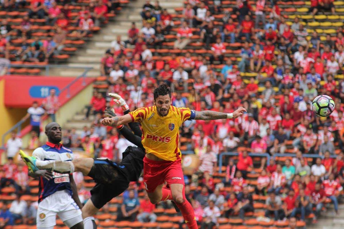 PKNS' Gonzalo Soto scoring against Kelantan 27/1/2017