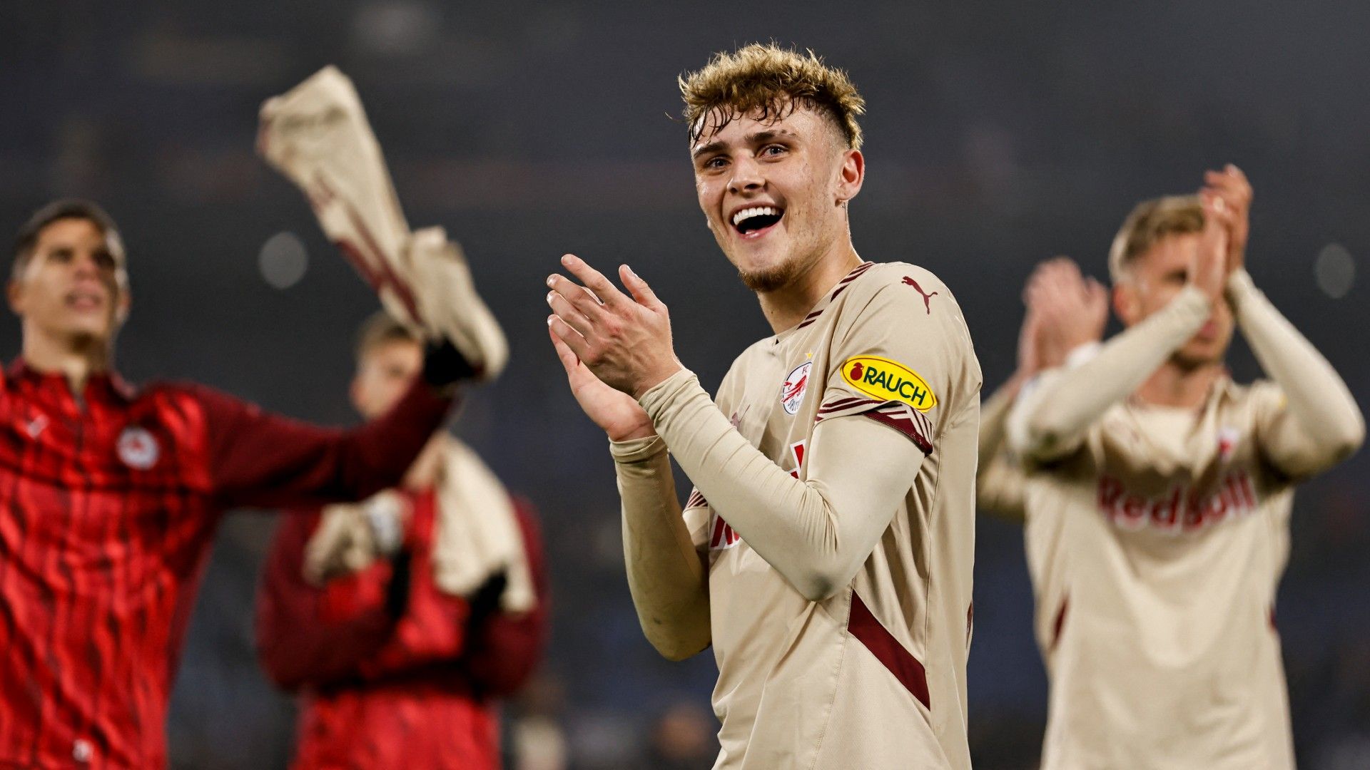 Salzburg's English midfielder #10 Bobby Clark celebrates  