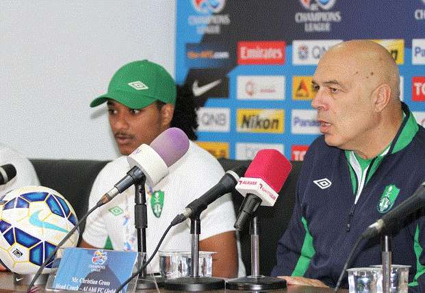 مدرب الأهلي كريستيان جروس برفقة أوزفالدو