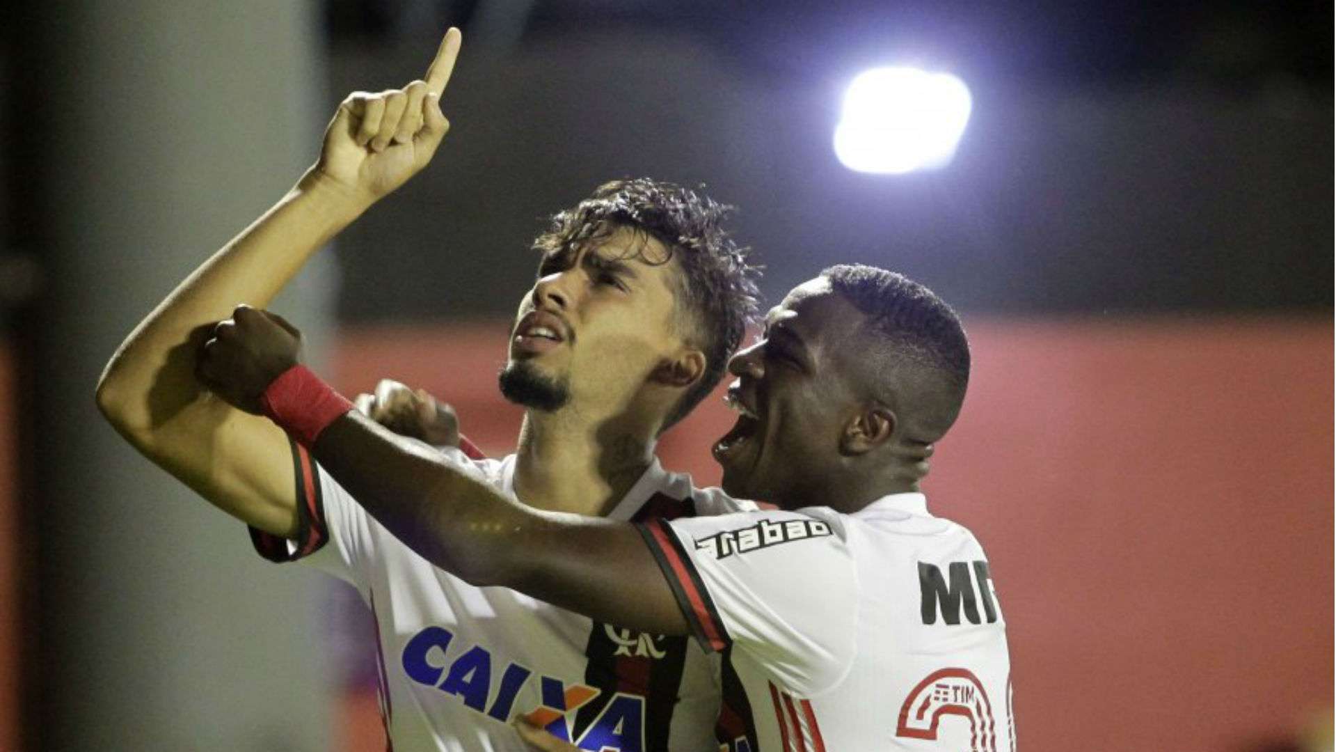 Lucas Paquetá Vinicius Junior Flamengo Vitória Brasileirão 14 04 2018