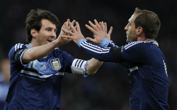 Lionel Messi - Pablo Zabaleta - Seleccion argentina - 02292012