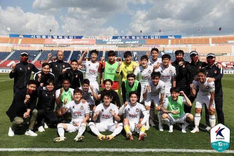 경남 승리 단체 사진