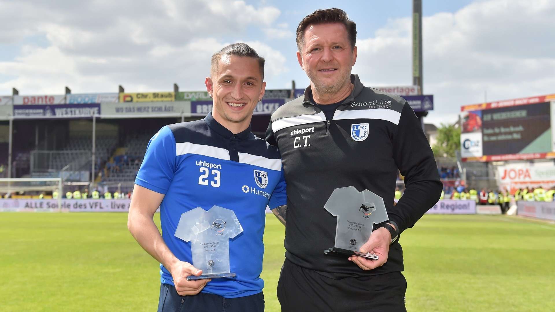 Baris Atik and Coach Christian Titze of Magdeburg