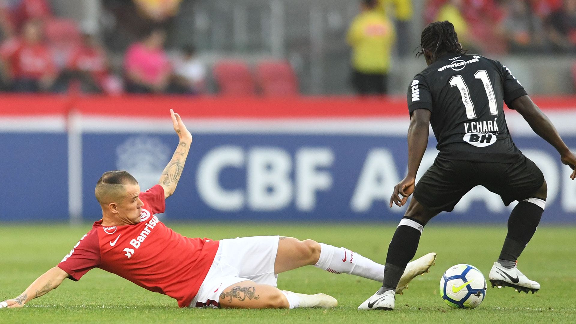 D'Alessandro Yimmi Chara Internacional Atlético-MG Brasileirão Série A 21112018