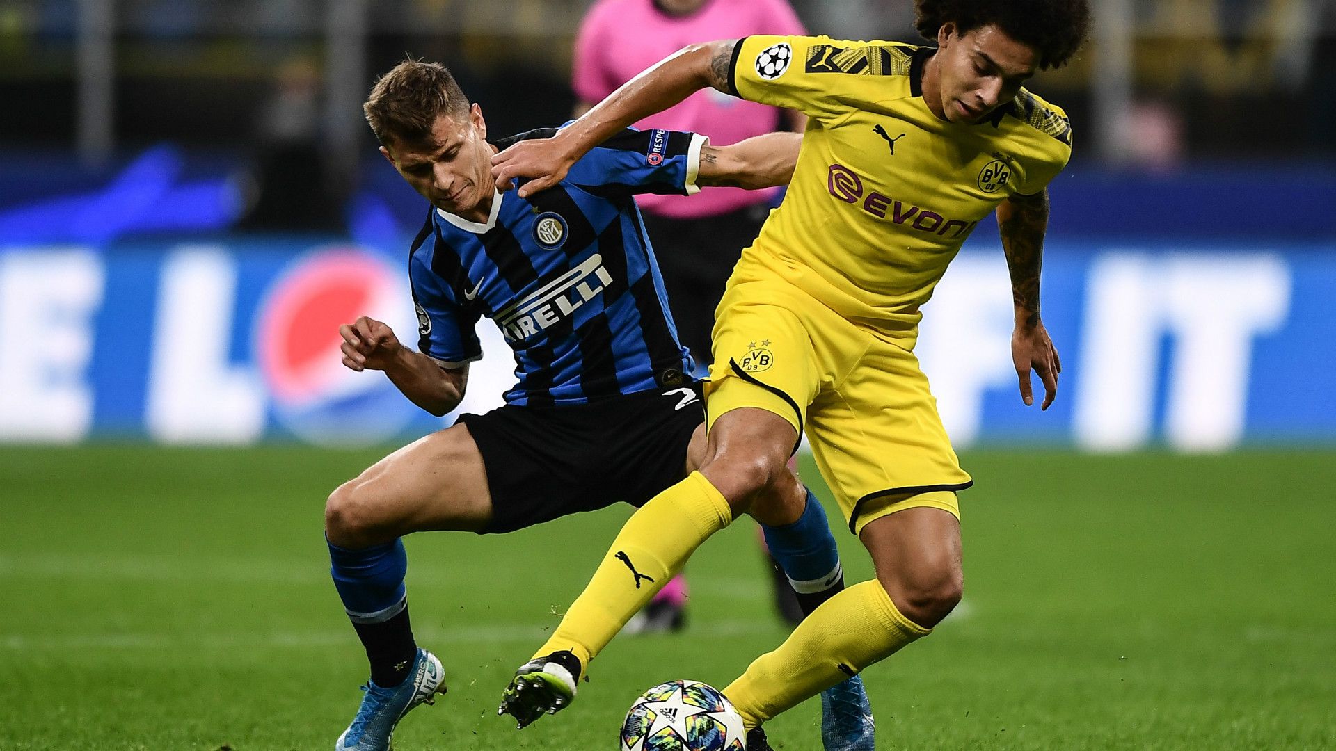 NICOLO BARELLA INTER AXEL WITSEL BORUSSIA DORTMUND CHAMPIONS LEAGUE 23102019