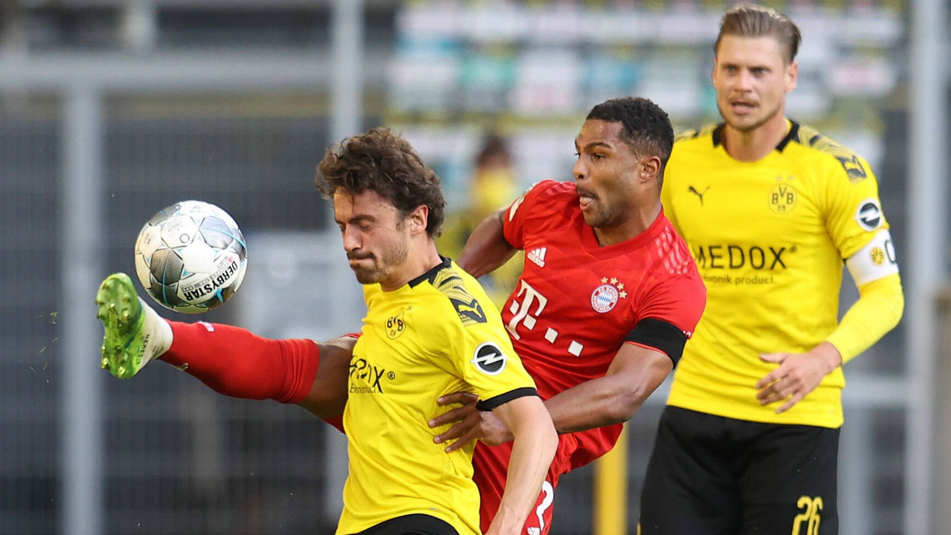 GERMANY ONLY: THOMAS DELANEY BORUSSIA DORTMUND SERGE GNABRY BAYERN MÜNCHEN BUNDESLIGA 26052020