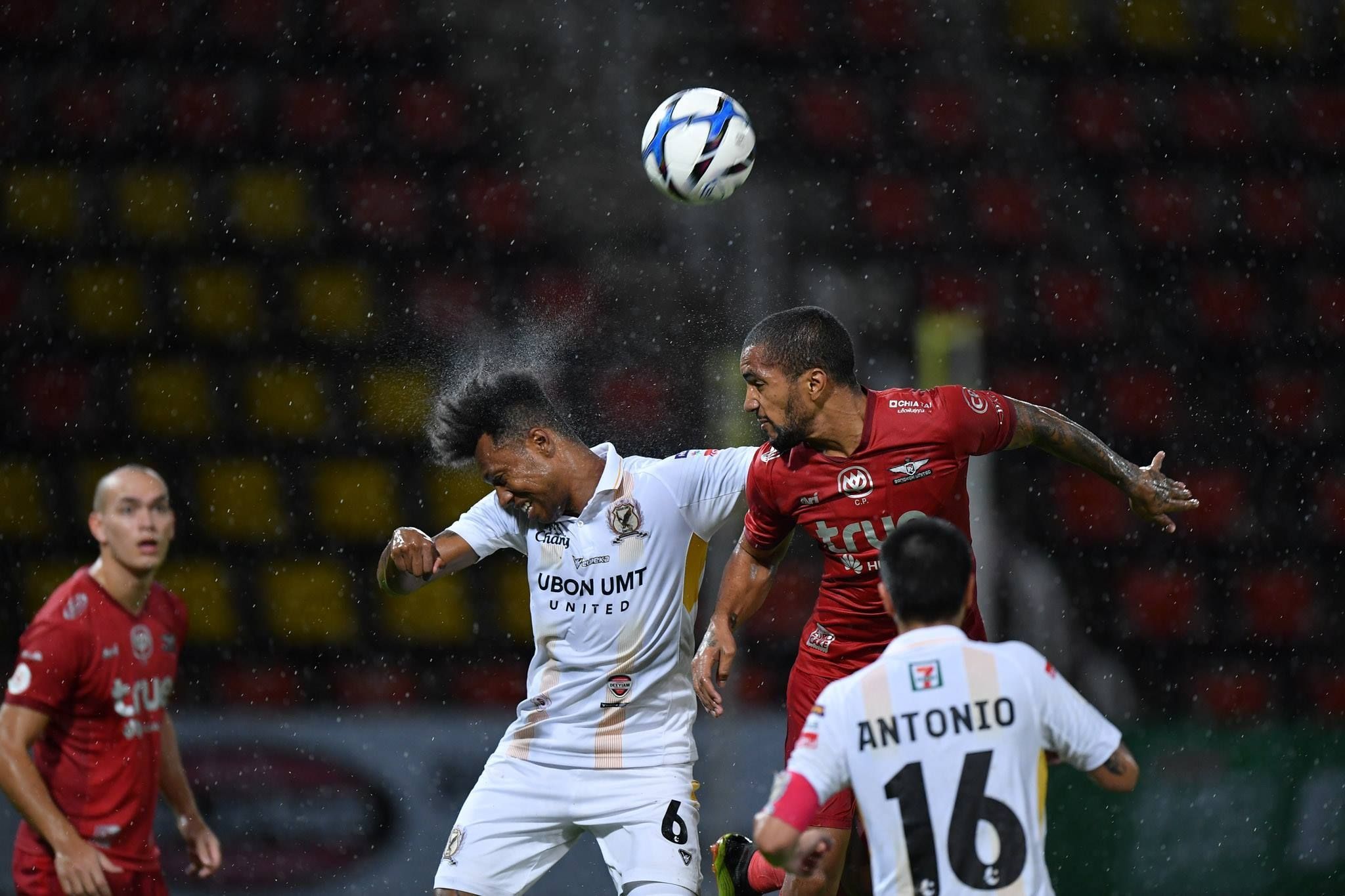 ทรู แบงค็อกฯ - อุบล ยูเอ็มทีฯ