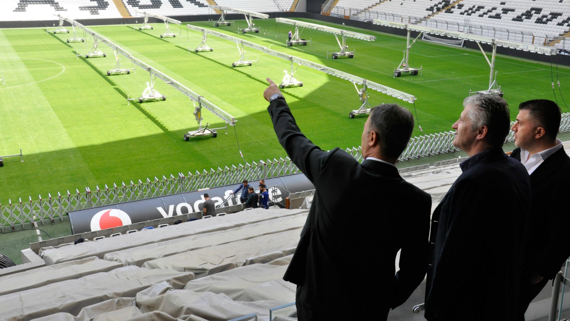 Davor Suker Fikret Orman Besiktas Vodafone Park