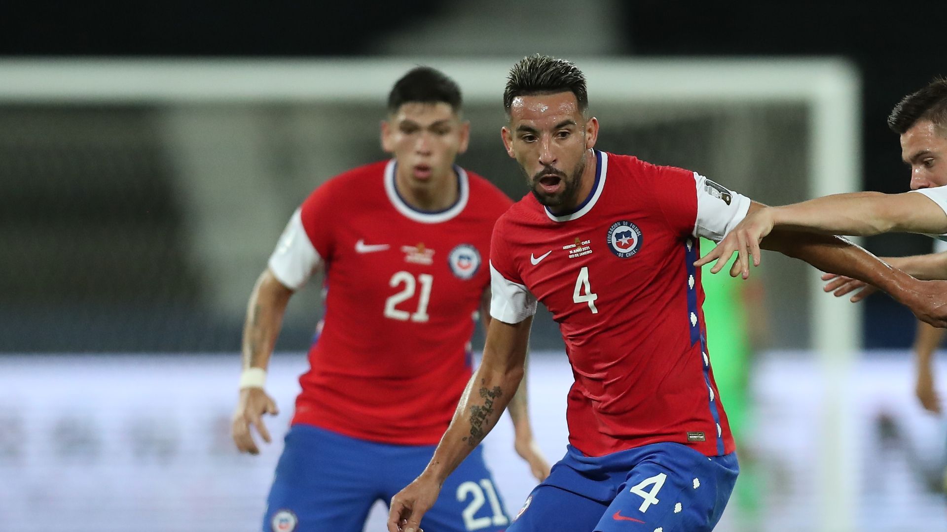 Mauricio Isla Chile Argentina Copa América 2021