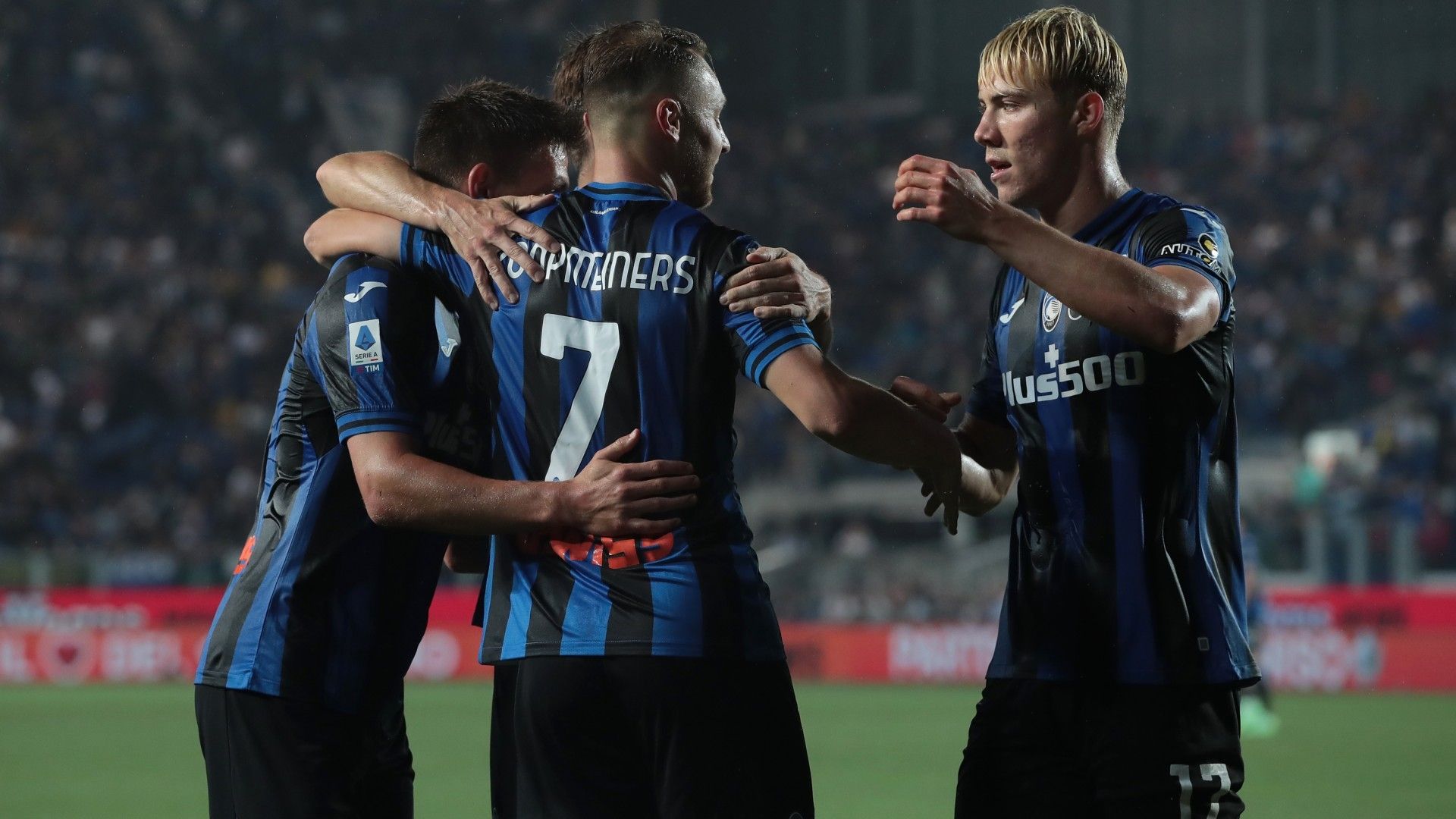 Atalanta celebrates goal against Monza