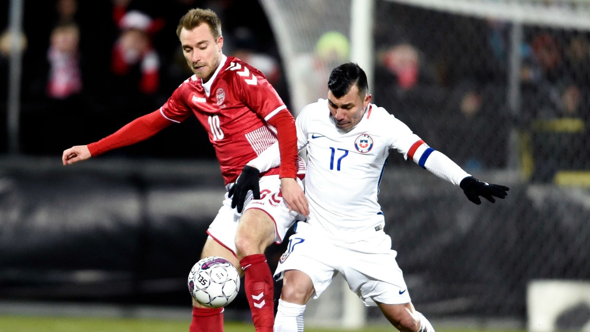 Christian Eriksen - Gary Medel