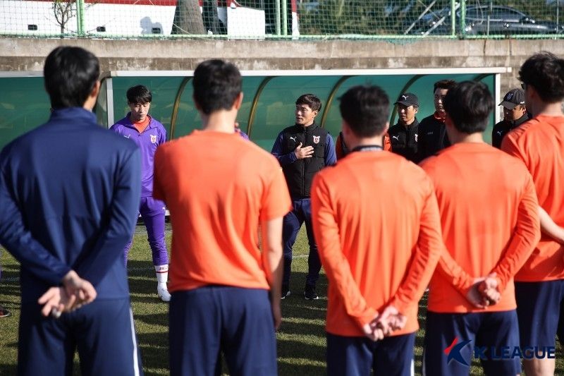 제주 남기일 감독 선수단