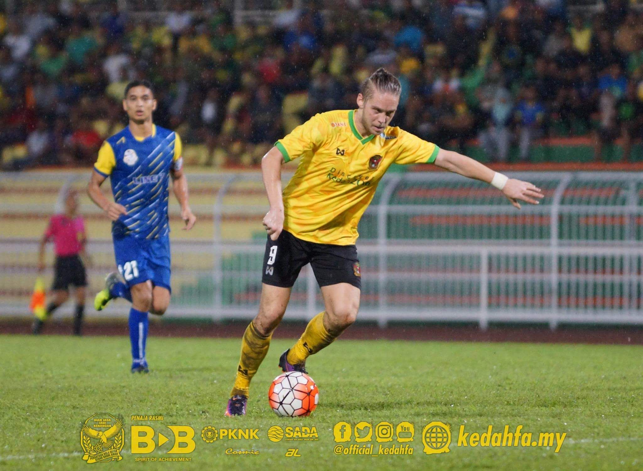 Ken Ilsø Larsen playing in a pre-season friendly for Kedah 4/1/2017