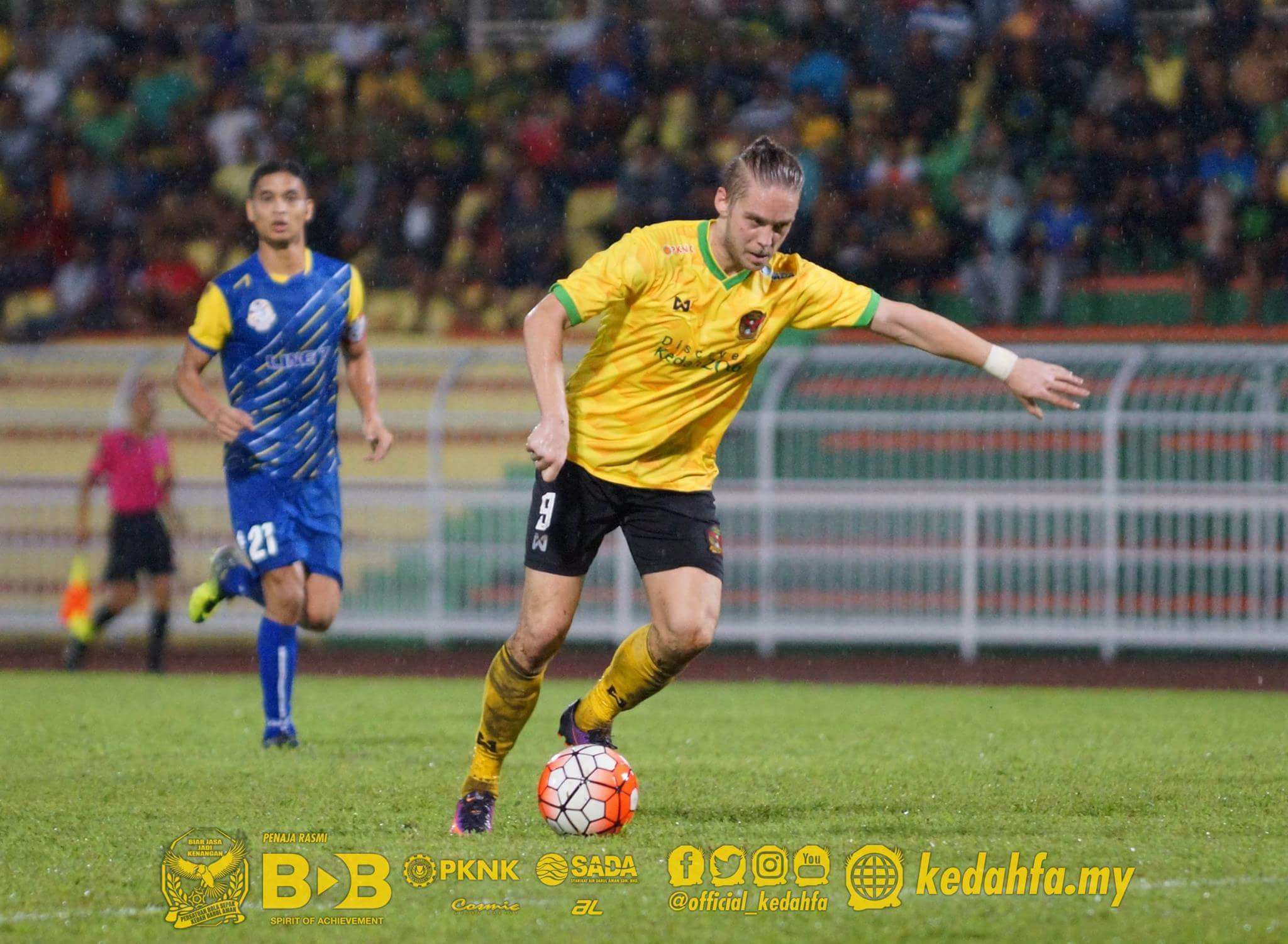 Ken Ilsø Larsen playing in a pre-season friendly for Kedah 4/1/2017