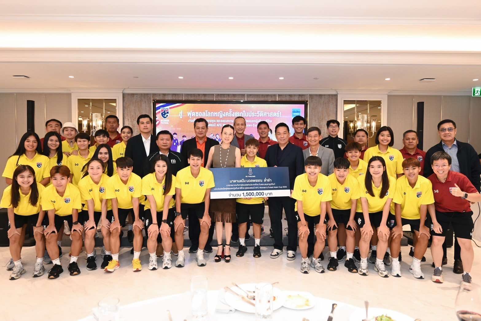 นวลพรรณ ล่ำซำ