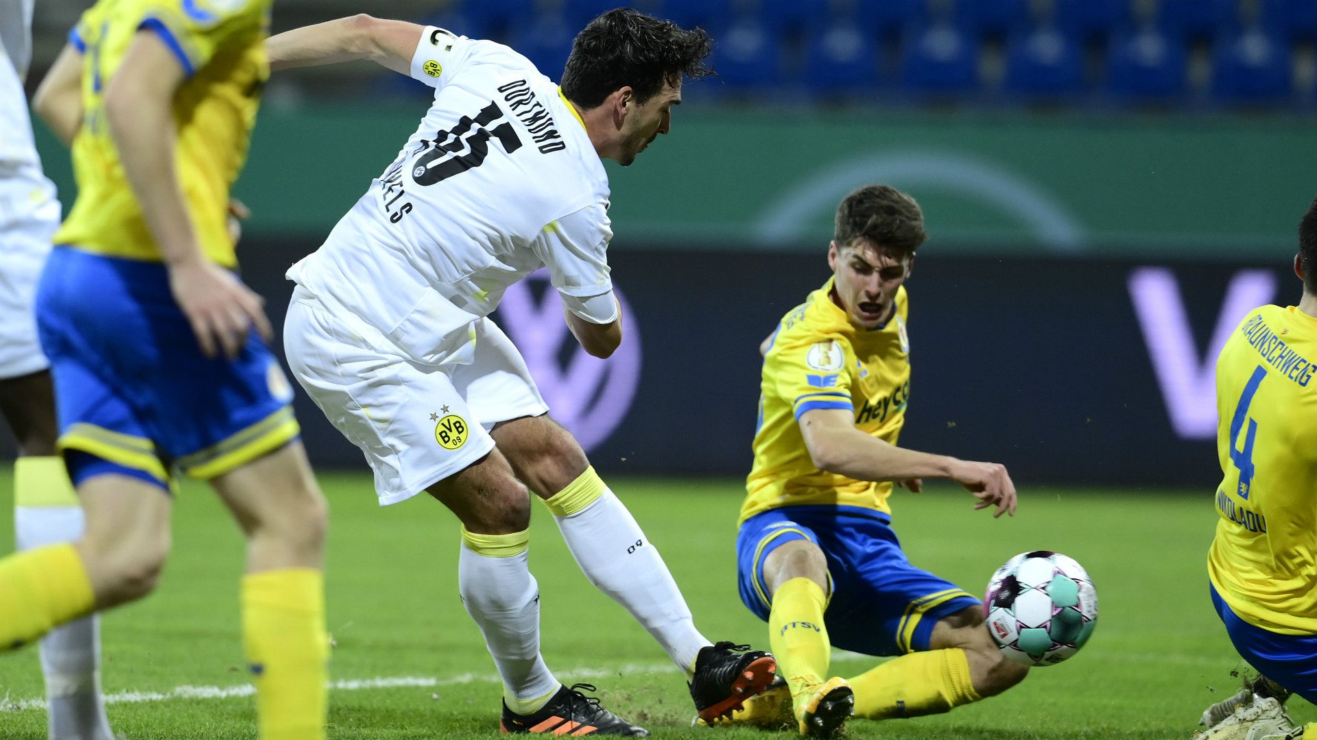 MATS HUMMELS BORUSSIA DORTMUND GERMAN CUP DFB POKAL 22122020