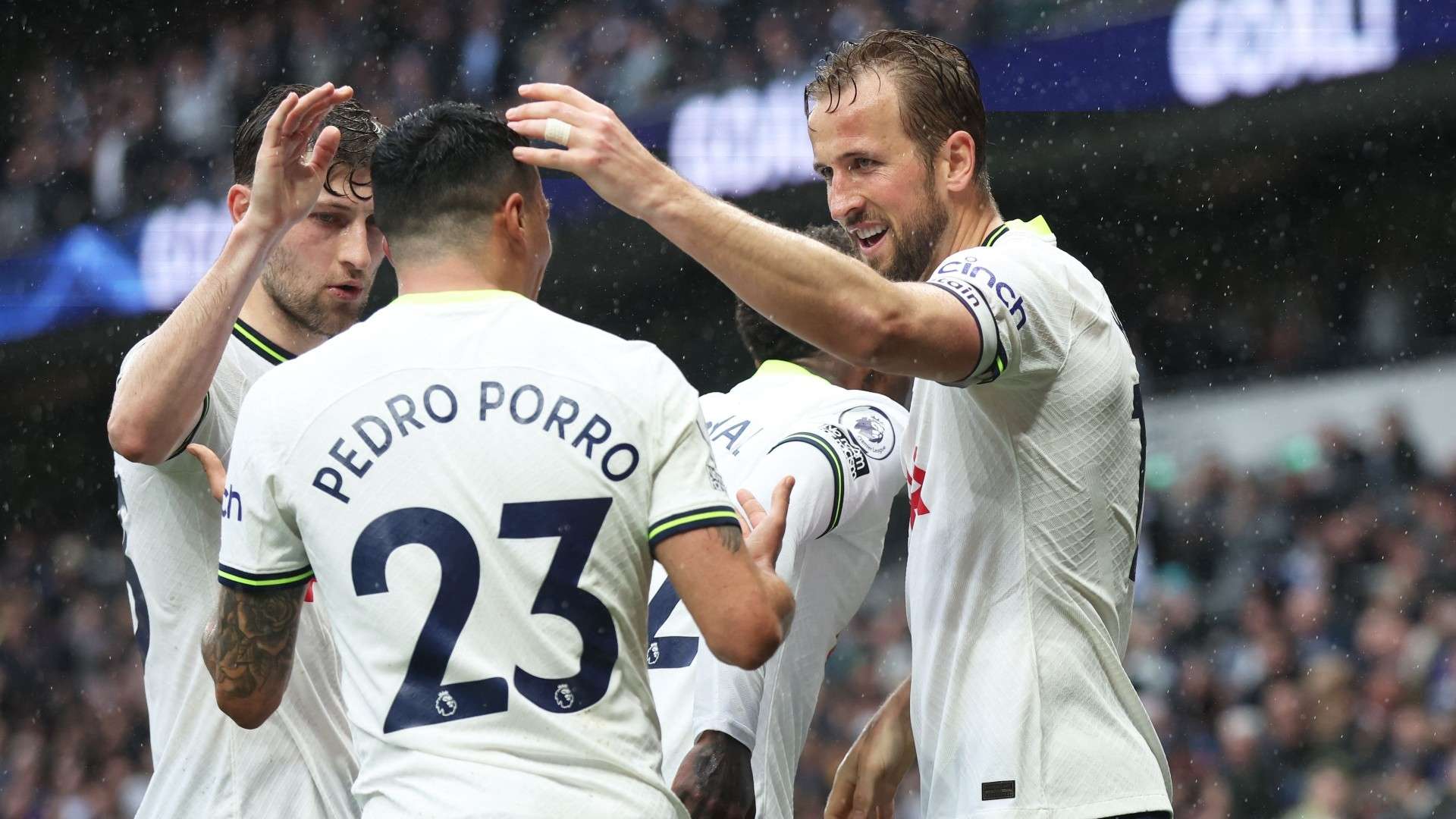 Tottenham celebrate vs Crystal Palace 2022-23