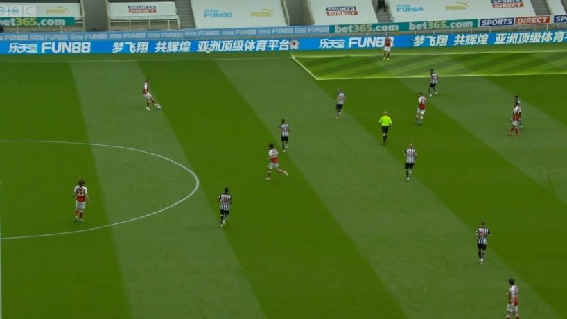 아스널 마르티넬리 측면 공격