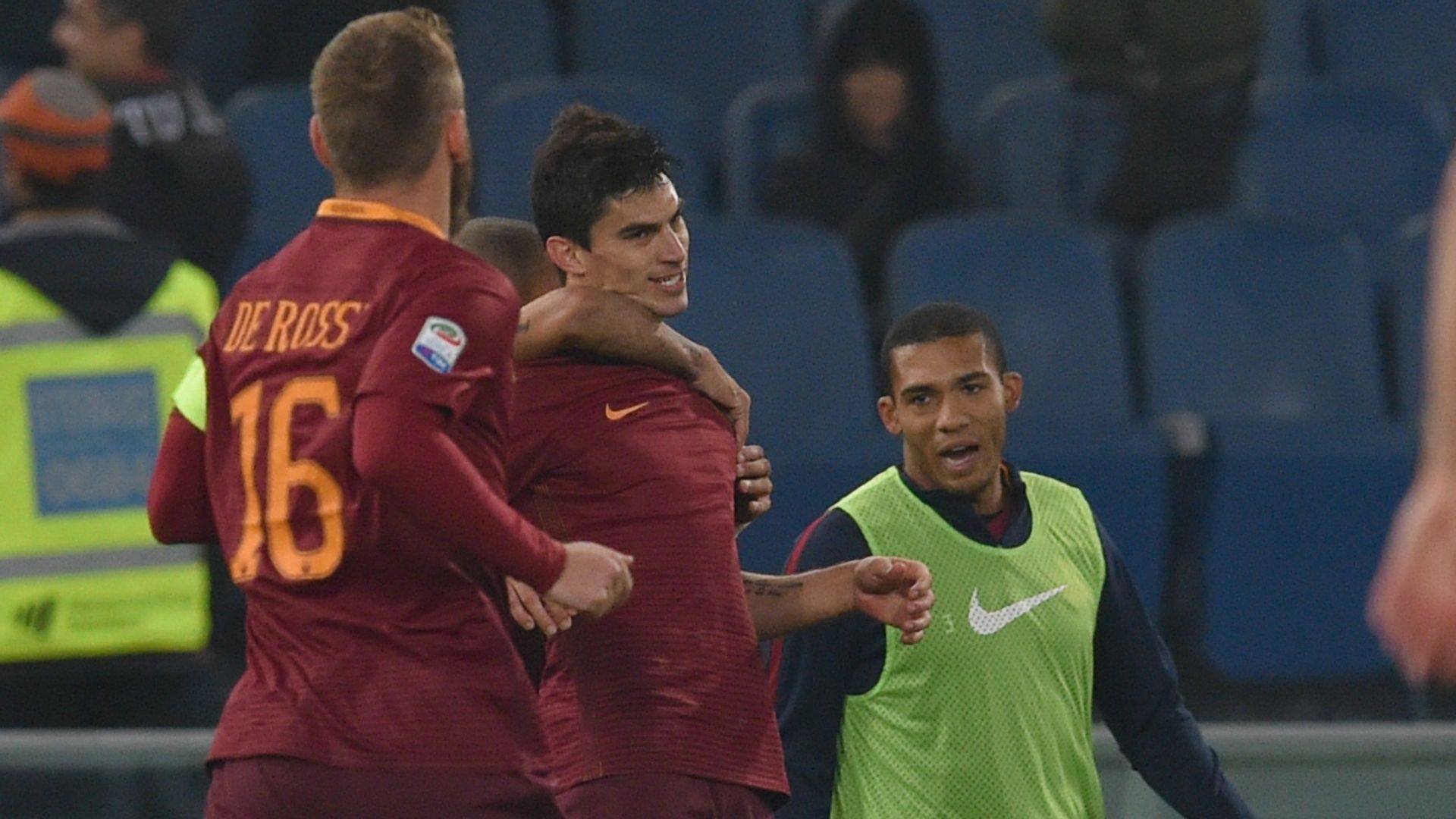 Diego Perotti celebrates with his teammates Roma Pescara Serie A 27112016
