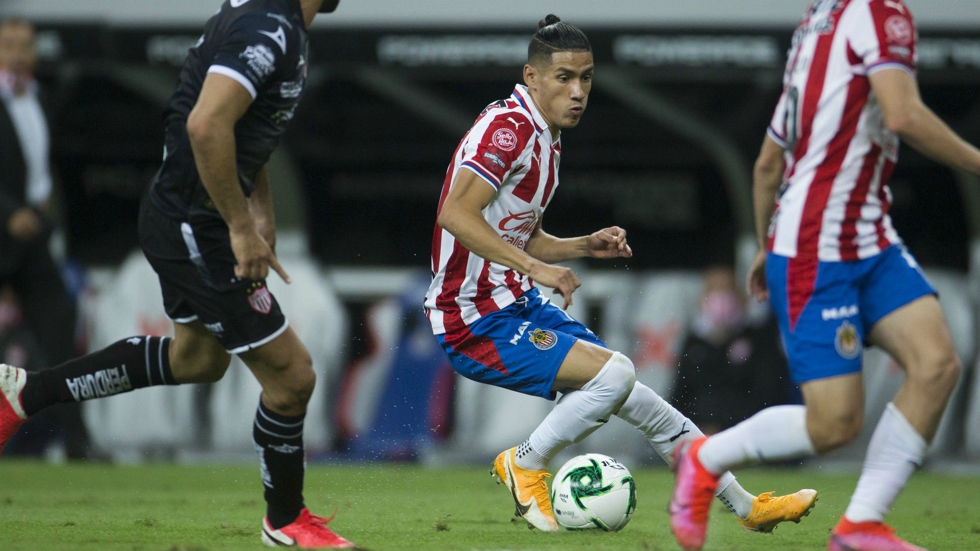 Uriel Antuna Chivas
