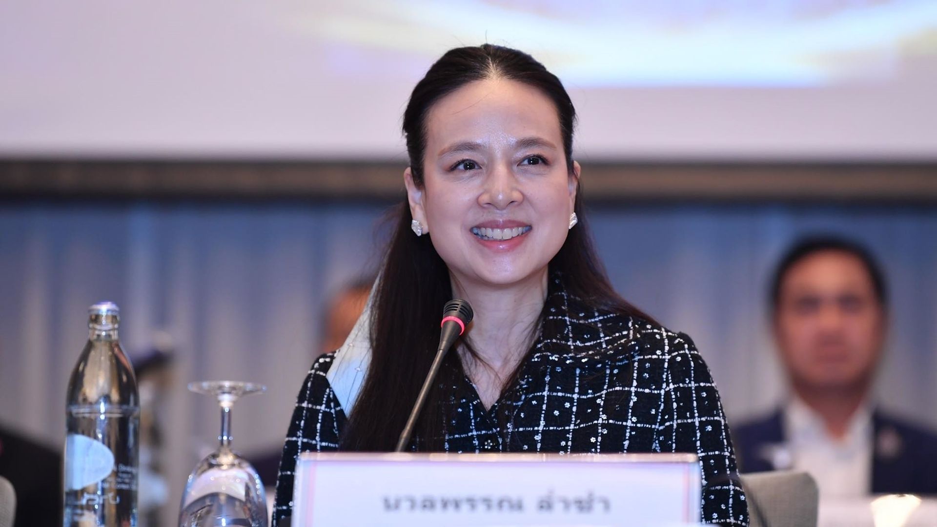 นวลพรรณ ล่ำซำ