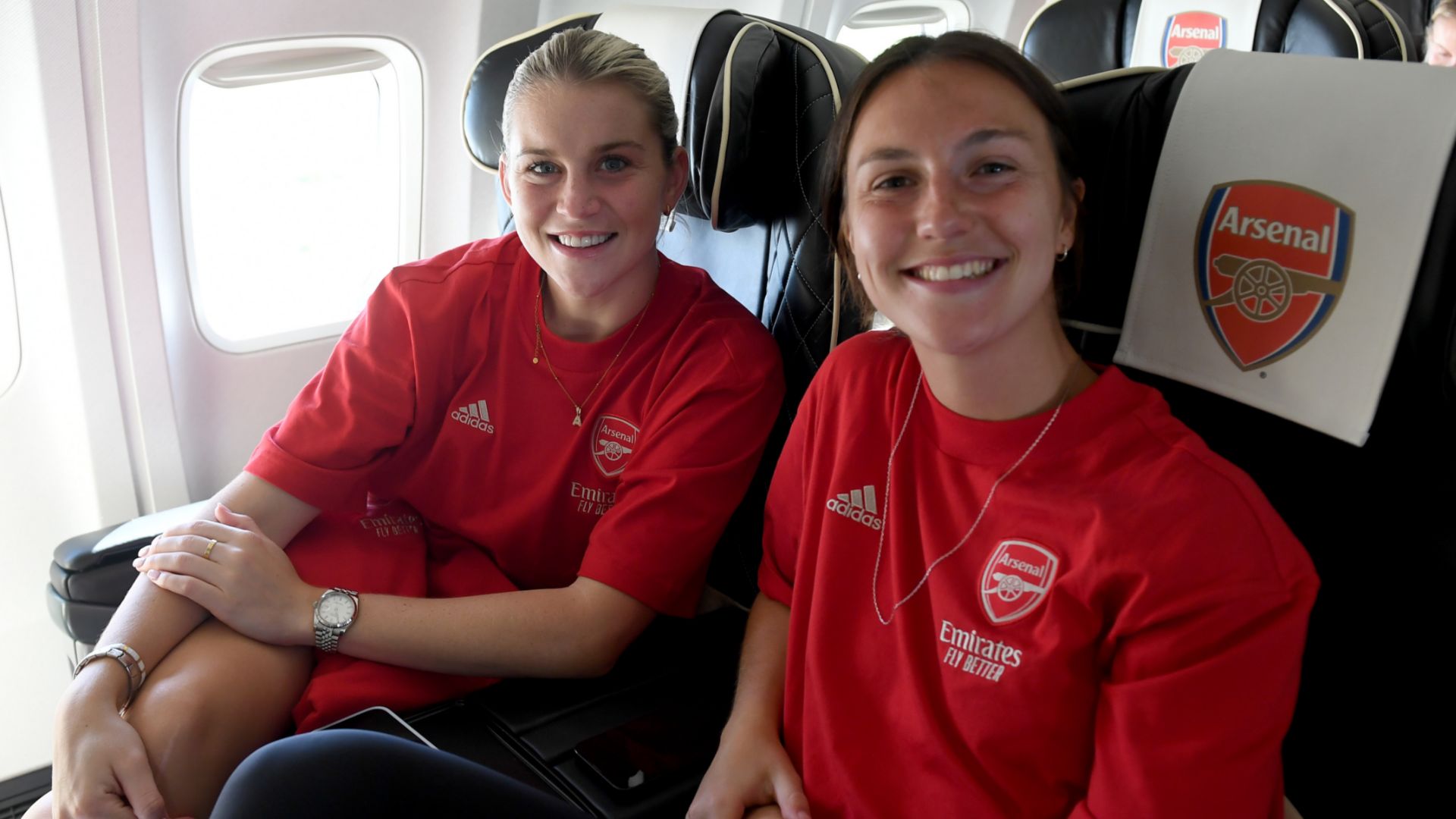 Alessia Russo Lotte Wubben-Moy Arsenal plane