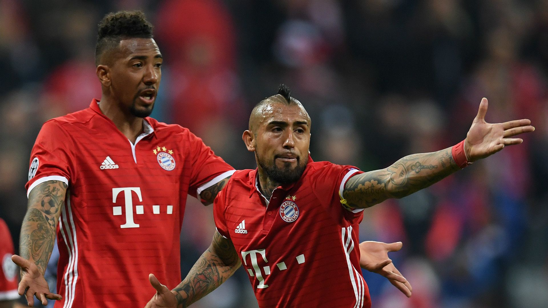 Arturo Vidal Jerome Boateng FC Bayern 12042017