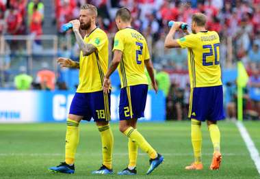 Sweden stars drinking powerade