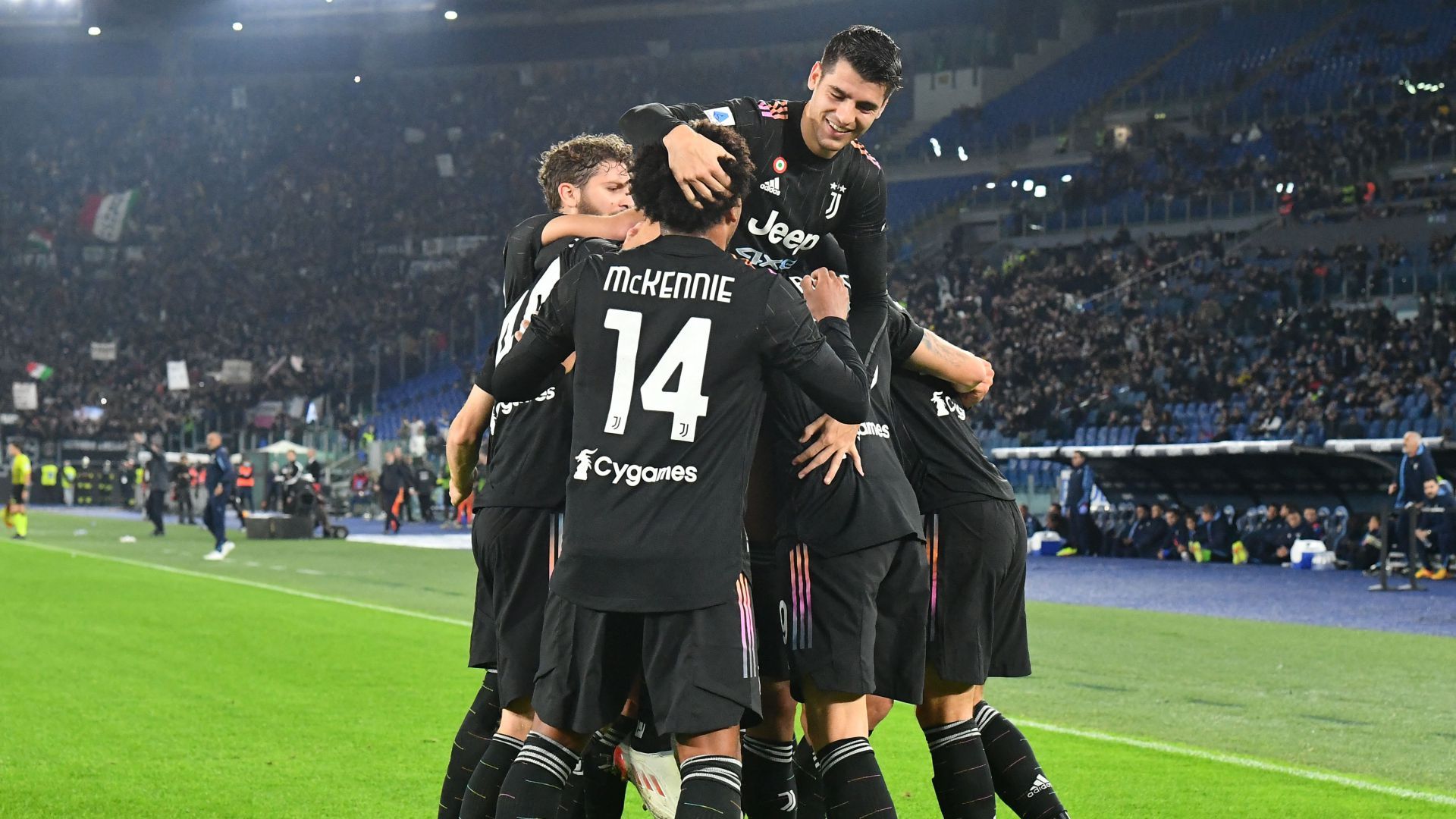 Juventus players celebrating Lazio Juventus Serie A