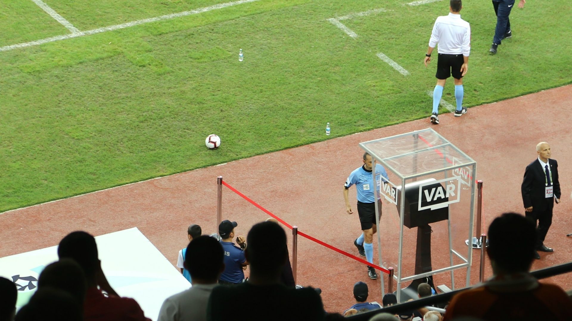 Cuneyt Cakir VAR Galatasaray Akhisarspor 05082018