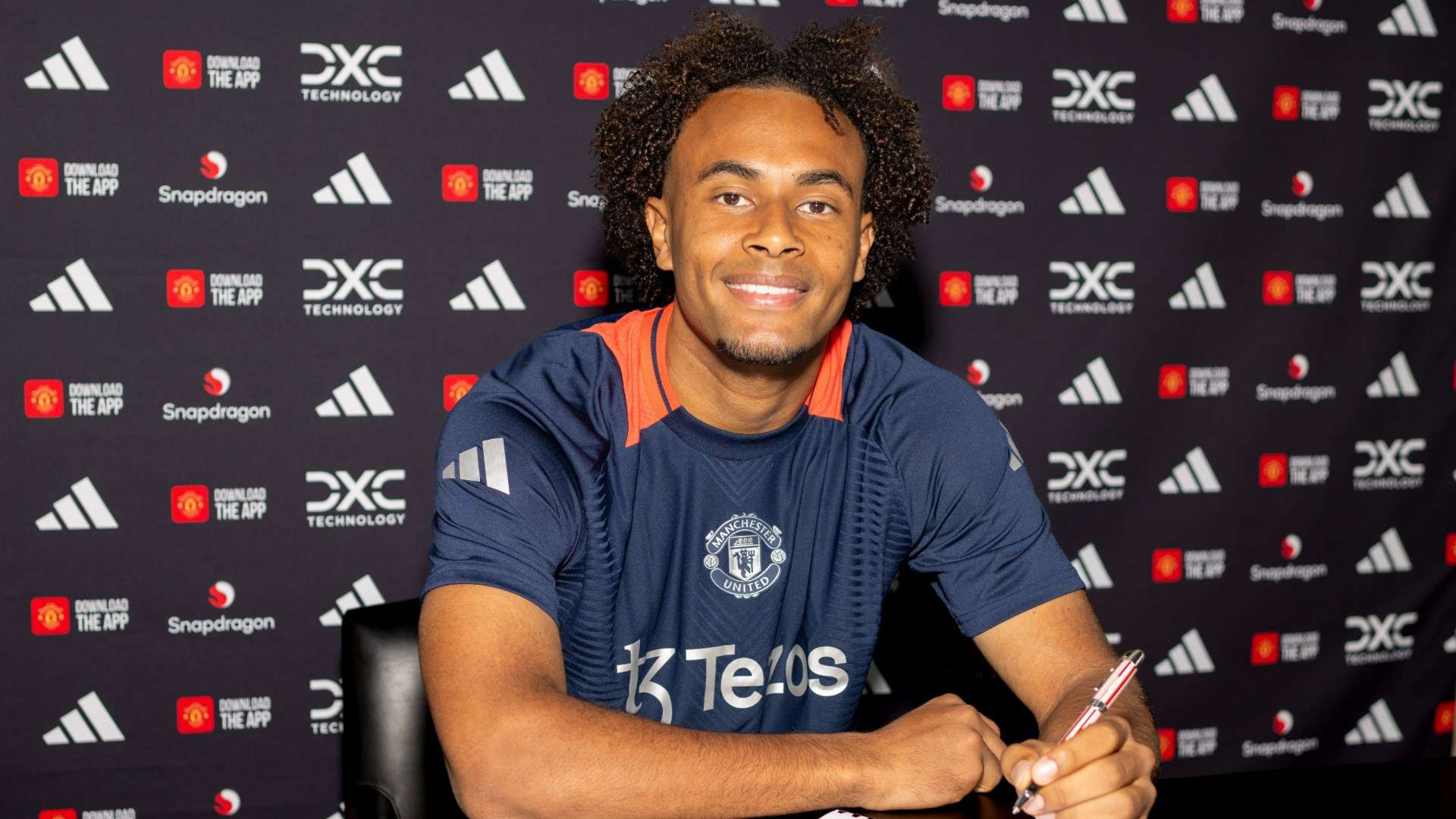 Nutmegs, chops and backheels' - Joshua Zirkzee reveals his plan to amaze Man Utd fans as new signing discusses his playing style | Goal.com