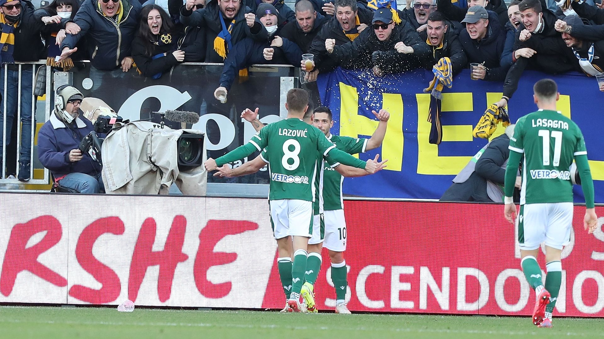 Caprari celebrating Spezia Verona