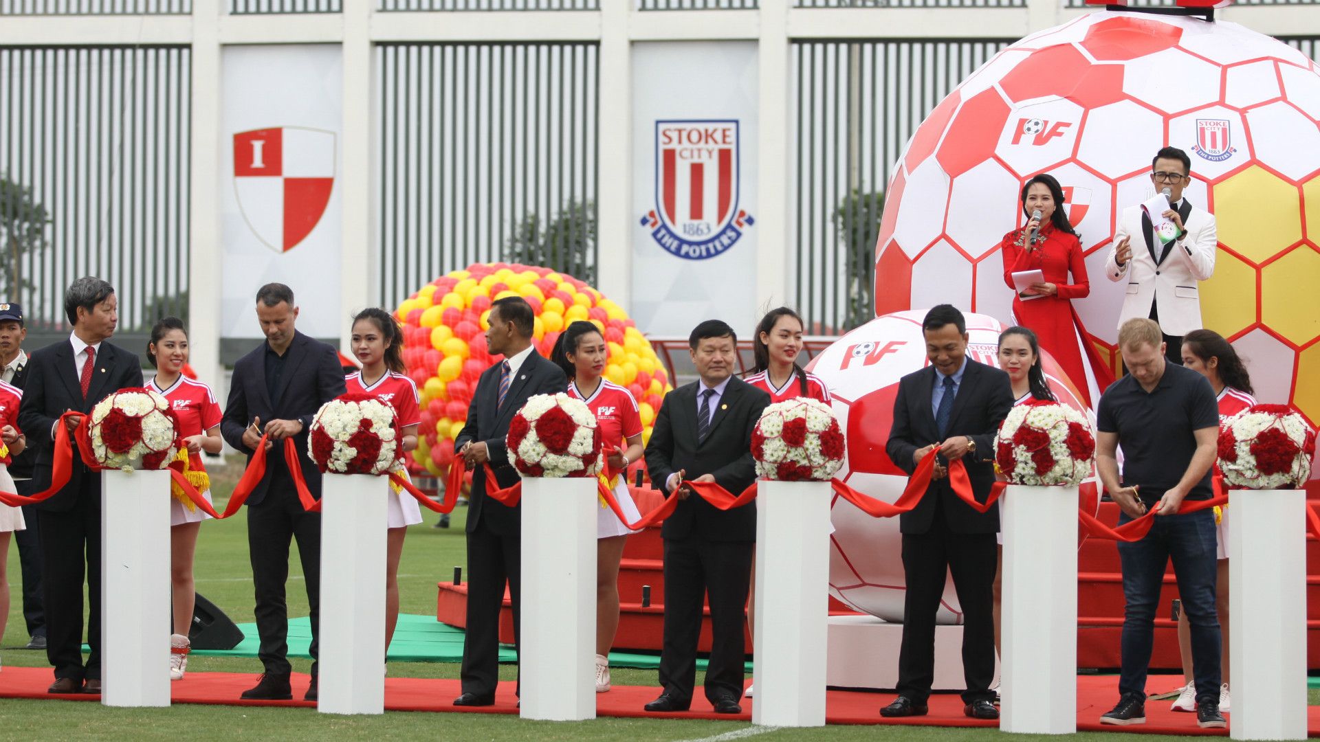 Ryan Giggs Paul Scholes at the PVF Academy