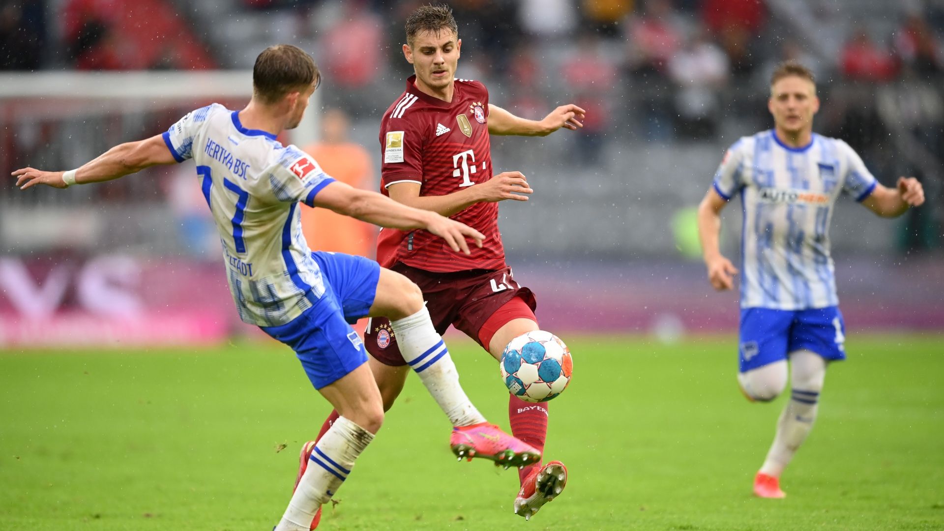 Josip Stanisic FC Bayern Hertha Bundesliga 28082021